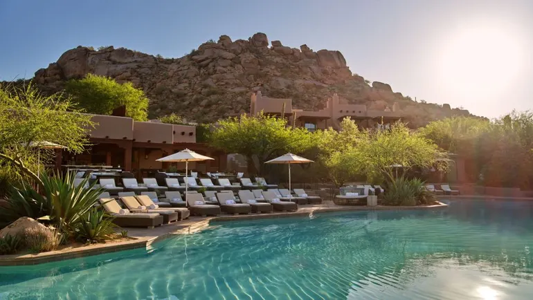 Braemar advances Ashford spinout with $372M Four Seasons sale | Hotel Dive