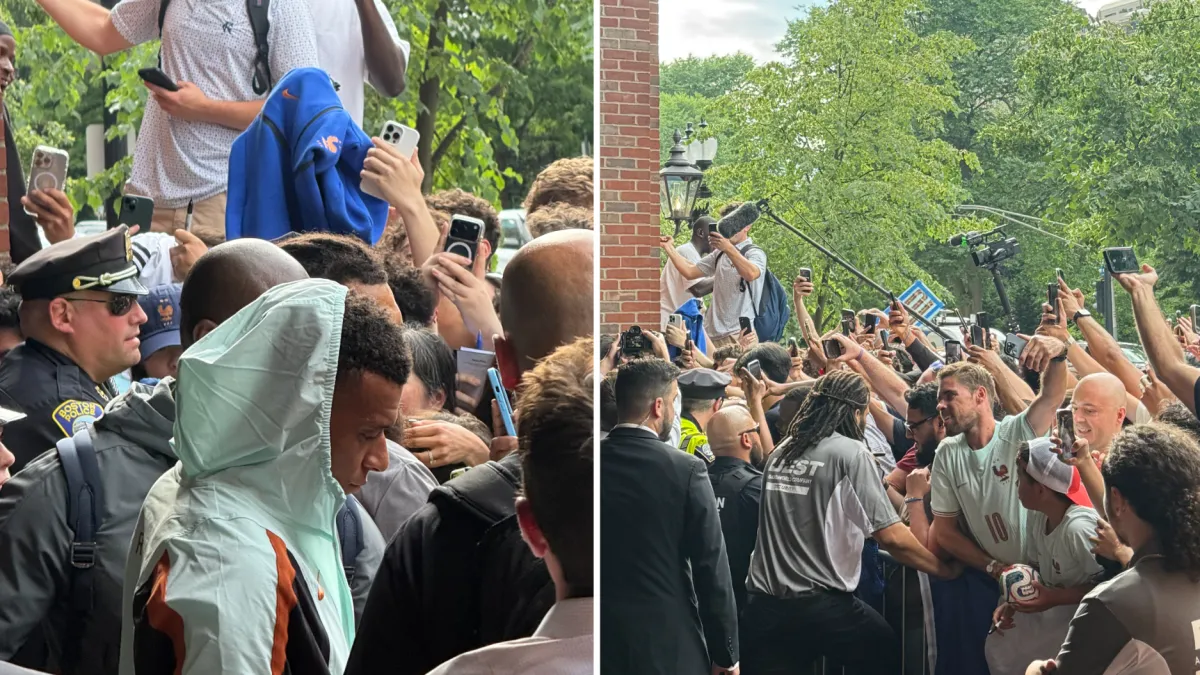 Kylian Mbappé arrivant à l'aéroport international de Boston Logan pour la Coupe du Monde de la FIFA 2026, encadré par des agents de sécurité et des fans.