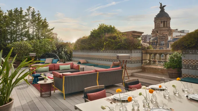 A luxurious suite with a panoramic city view in Barcelona