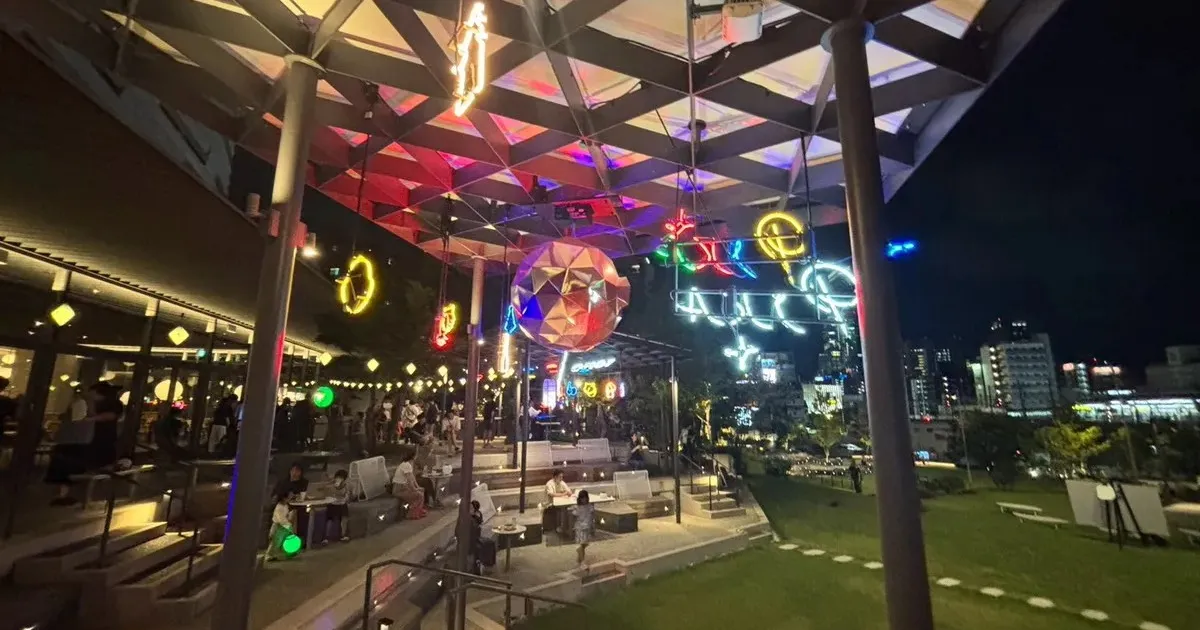 Osaka’s amazing budget-luxury hotel has free takoyaki, craft beer, and comedy shows | SoraNews24 —Japan News—