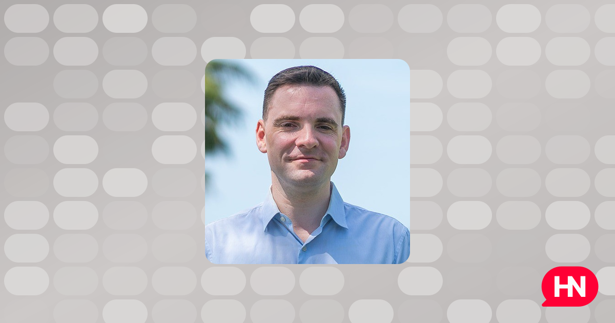 A resort manager, Joris Quintelier, in a professional portrait setting.
